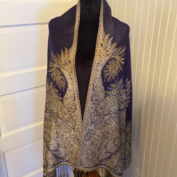 Pashmina - Picture 1 of 9